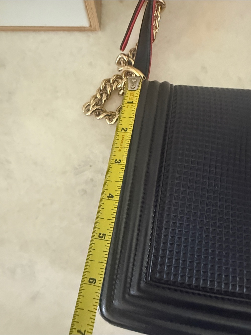 CHANEL Black Leather Shoulder Bag with Gold Chain and Red Accent - Picture 14 of 16